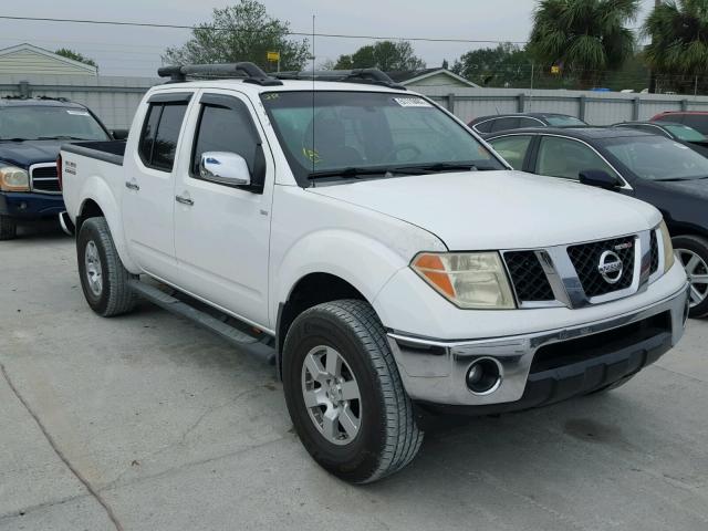 1N6AD07U36C449856 - 2006 NISSAN FRONTIER C WHITE photo 1