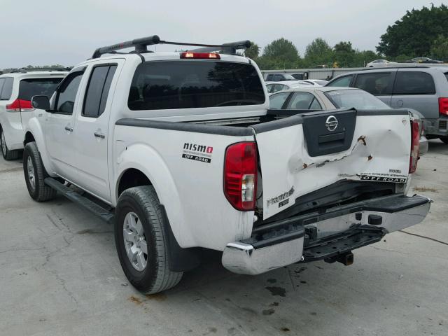 1N6AD07U36C449856 - 2006 NISSAN FRONTIER C WHITE photo 3