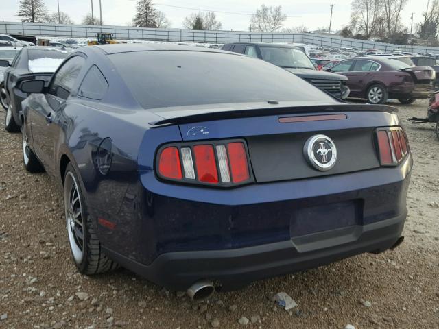 1ZVBP8AN1A5126575 - 2010 FORD MUSTANG BLUE photo 3