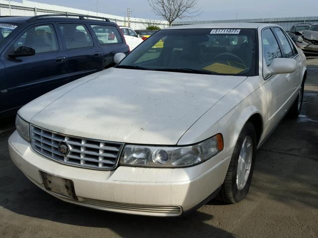 1G6KS54Y1WU923916 - 1998 CADILLAC SEVILLE SL WHITE photo 2