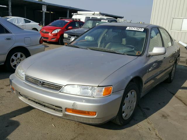 1HGCD5632VA053267 - 1997 HONDA ACCORD LX BEIGE photo 2