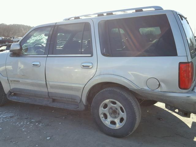 5LMPU28L8WLJ18715 - 1998 LINCOLN NAVIGATOR SILVER photo 9