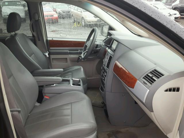 2A8HR54149R613260 - 2009 CHRYSLER TOWN & COU BLACK photo 5