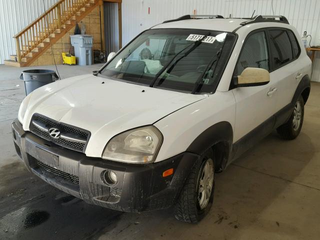 KM8JN72DX7U638821 - 2007 HYUNDAI TUCSON SE WHITE photo 2