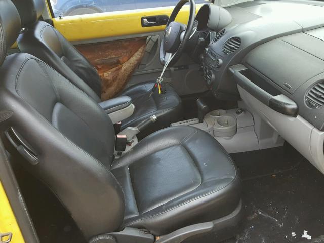 3VWDD21CX2M449712 - 2002 VOLKSWAGEN NEW BEETLE 黄色 照片 5