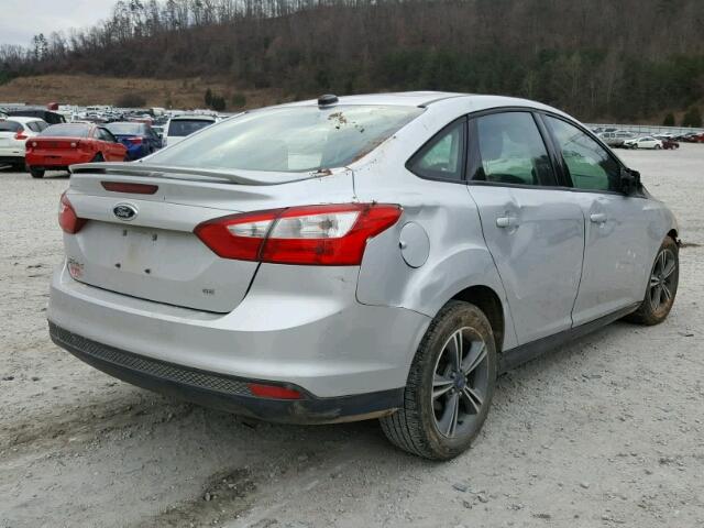 1FAHP3F23CL361384 - 2012 FORD FOCUS SE SILVER photo 4