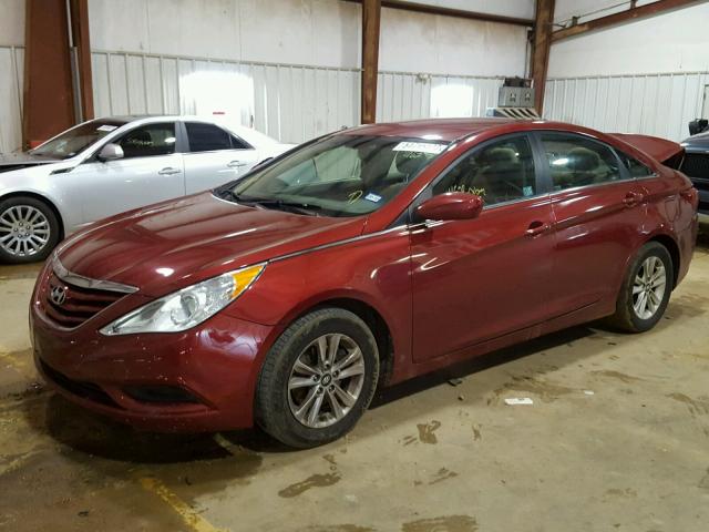 5NPEB4AC9DH774627 - 2013 HYUNDAI SONATA GLS RED photo 2