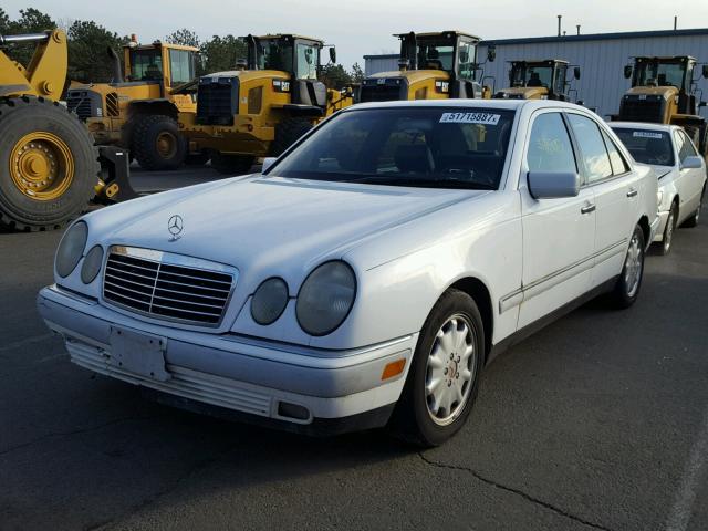 WDBJF55FXVA392448 - 1997 MERCEDES-BENZ E 320 WHITE photo 2