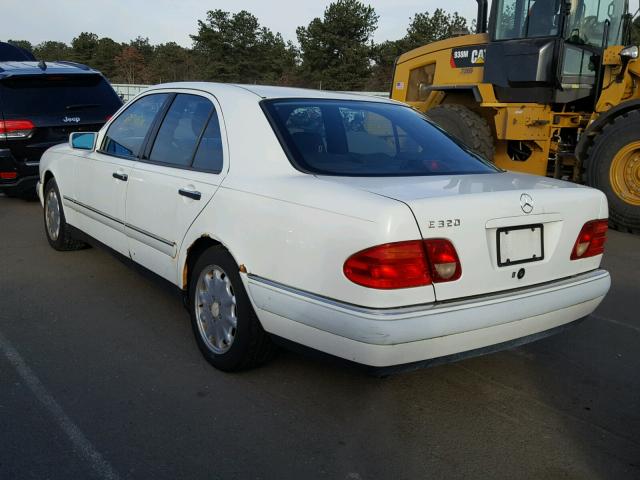 WDBJF55FXVA392448 - 1997 MERCEDES-BENZ E 320 WHITE photo 3