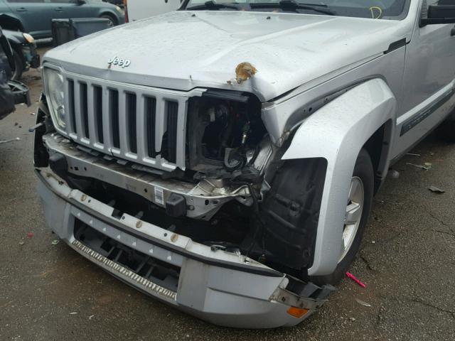 1J8GP28K59W532309 - 2009 JEEP LIBERTY SP SILVER photo 9