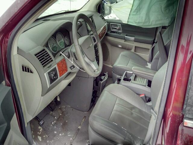 2A8HR54P08R718915 - 2008 CHRYSLER TOWN & COU MAROON photo 5