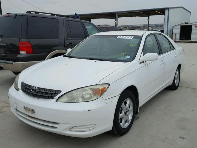 JTDBE32K420042815 - 2002 TOYOTA CAMRY LE WHITE photo 2