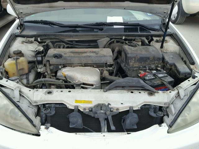 JTDBE32K420042815 - 2002 TOYOTA CAMRY LE WHITE photo 7