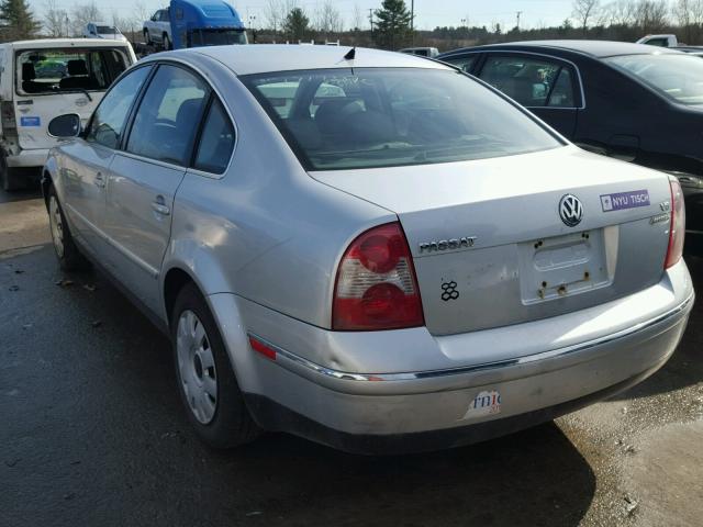 WVWTU63B65E073529 - 2005 VOLKSWAGEN PASSAT GLX SILVER photo 3