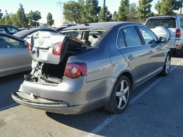 3VWRZ71K18M061871 - 2008 VOLKSWAGEN JETTA SE GRAY photo 4