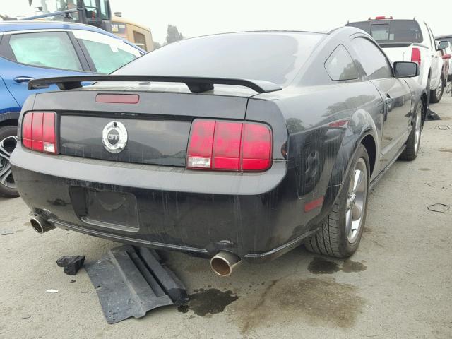 1ZVHT82H675284949 - 2007 FORD MUSTANG GT BLACK photo 4