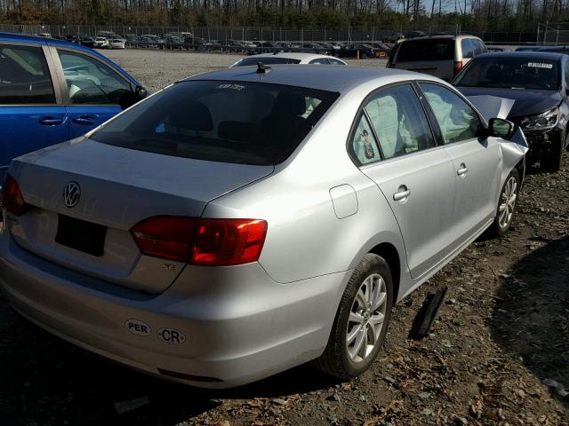 3VWD17AJ8EM371391 - 2014 VOLKSWAGEN JETTA SE SILVER photo 4