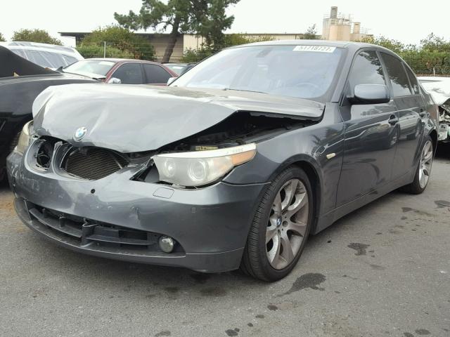 WBANB33534B108886 - 2004 BMW 545 I GRAY photo 2