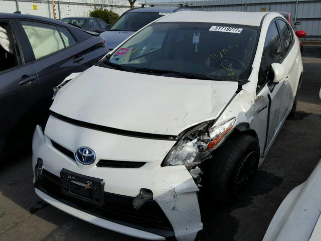 JTDKN3DU2E1790850 - 2014 TOYOTA PRIUS WHITE photo 2