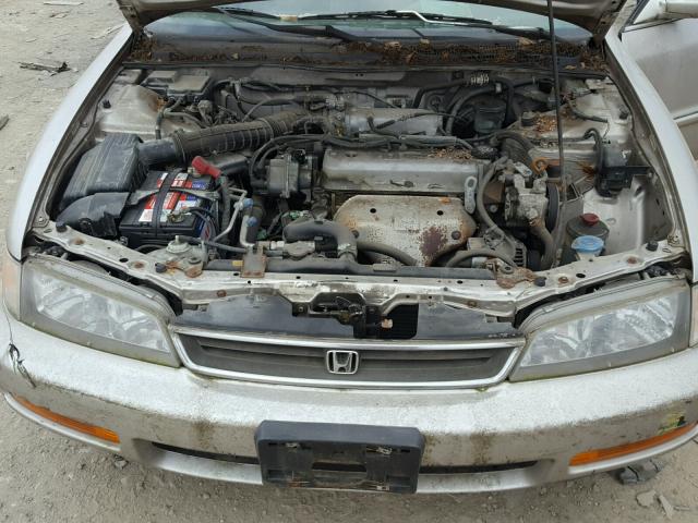 1HGCD5685TA094016 - 1996 HONDA ACCORD DX TAN photo 7