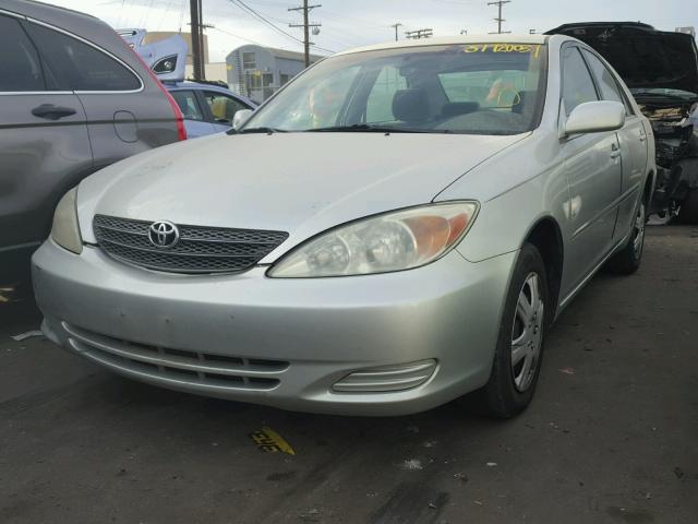 JTDBE32K540296231 - 2004 TOYOTA CAMRY LE GRAY photo 2