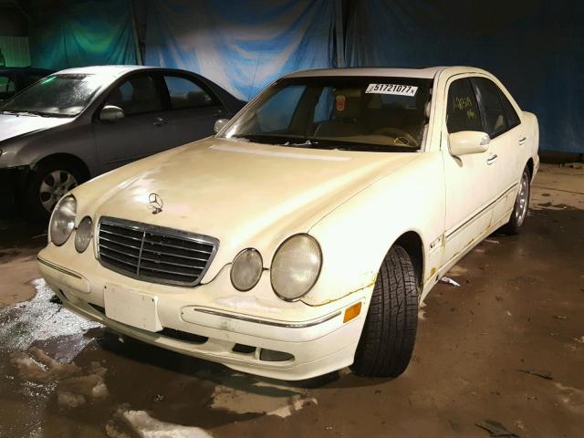 WDBJF83J41X047285 - 2001 MERCEDES-BENZ E 430 CREAM photo 2