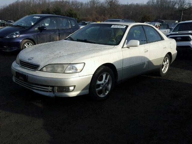 JT8BF28G9Y5081145 - 2000 LEXUS ES 300 WHITE photo 2