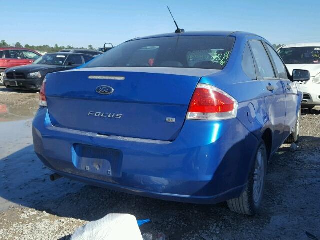 1FAHP3FN5AW197853 - 2010 FORD FOCUS SE BLUE photo 4