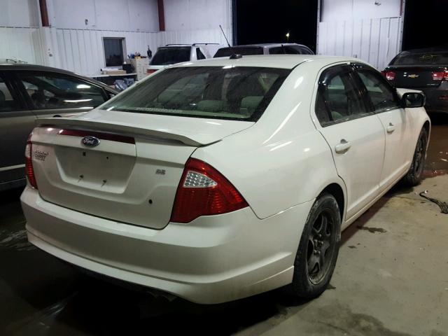 3FAHP0HA3AR334817 - 2010 FORD FUSION SE WHITE photo 4