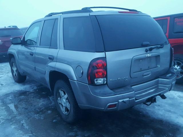 1GNDT13SX52220082 - 2005 CHEVROLET TRAILBLAZE GRAY photo 3