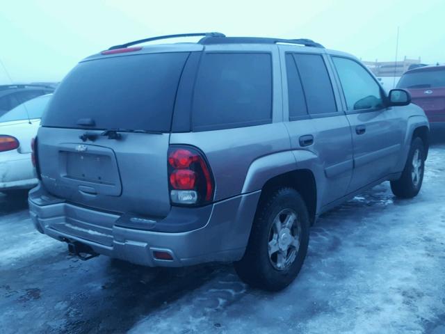 1GNDT13SX52220082 - 2005 CHEVROLET TRAILBLAZE GRAY photo 4