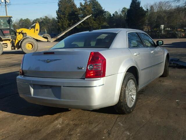 2C3KA53V89H621526 - 2009 CHRYSLER 300 TOURIN SILVER photo 4