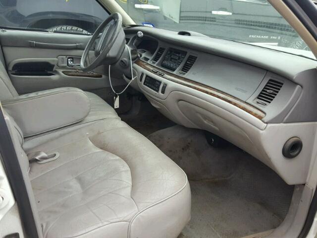 1LNLM81W0VY673345 - 1997 LINCOLN TOWN CAR E WHITE photo 5