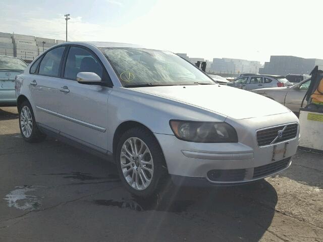 YV1MH682352075347 - 2005 VOLVO S40 T5 SILVER photo 1