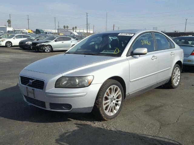 YV1MH682352075347 - 2005 VOLVO S40 T5 SILVER photo 2