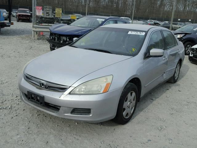 1HGCM56447A207988 - 2007 HONDA ACCORD LX SILVER photo 2