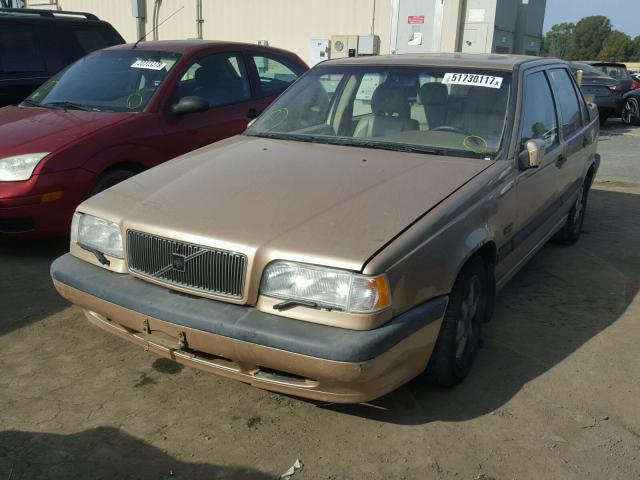 YV1LS5544T1321323 - 1996 VOLVO 850 BASE GOLD photo 2