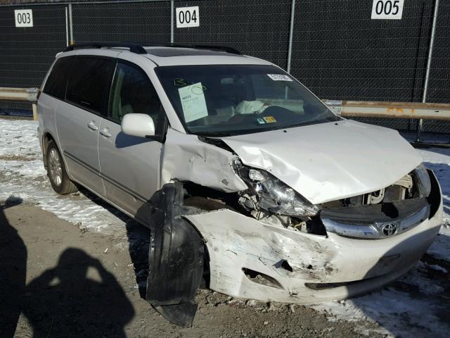 5TDZK22C08S159453 - 2008 TOYOTA SIENNA XLE WHITE photo 1