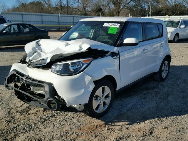 KNDJN2A2XF7154104 - 2015 KIA SOUL WHITE photo 2