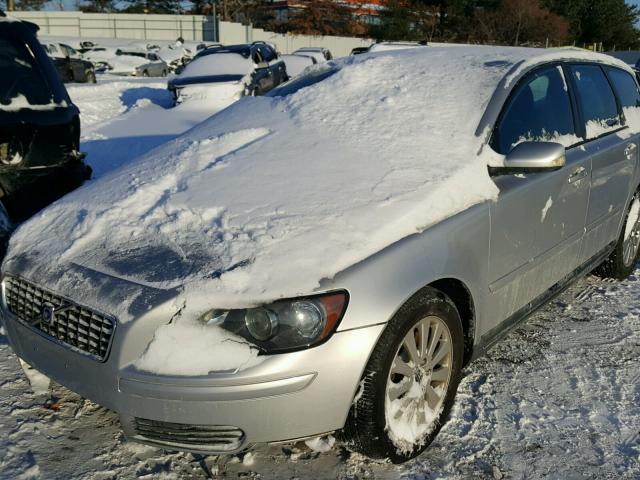 YV1MW390752081783 - 2005 VOLVO V50 2.4I SILVER photo 2