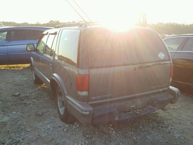 1GNCS13W7WK163228 - 1998 CHEVROLET BLAZER BROWN photo 3