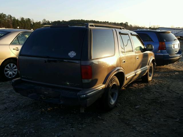 1GNCS13W7WK163228 - 1998 CHEVROLET BLAZER BROWN photo 4