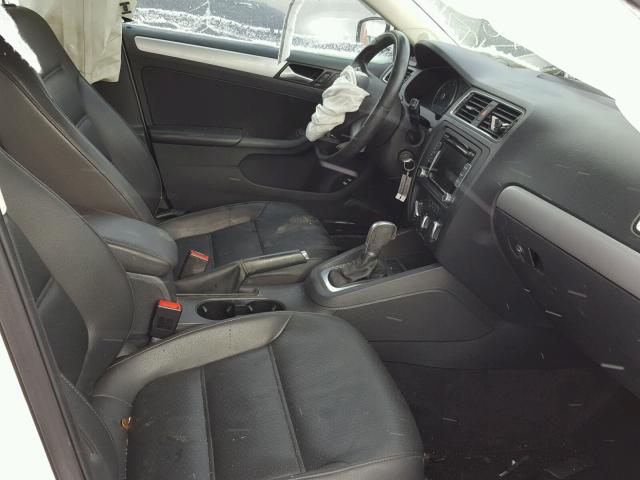 3VWDX7AJXDM444290 - 2013 VOLKSWAGEN JETTA SE WHITE photo 5