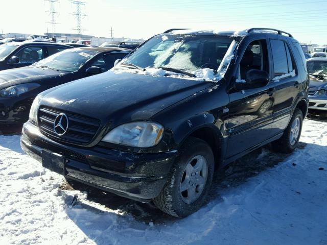 4JGAB54E71A273266 - 2001 MERCEDES-BENZ ML 320 BLACK photo 2