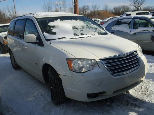 2A8HR54P98R709260 - 2008 CHRYSLER TOWN & COU WHITE photo 1