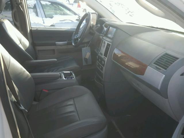 2A8HR54P98R709260 - 2008 CHRYSLER TOWN & COU WHITE photo 5