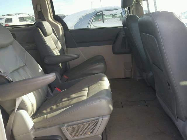 2A8HR54P98R709260 - 2008 CHRYSLER TOWN & COU WHITE photo 6