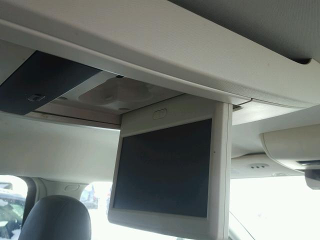 2A8HR54P98R709260 - 2008 CHRYSLER TOWN & COU WHITE photo 9