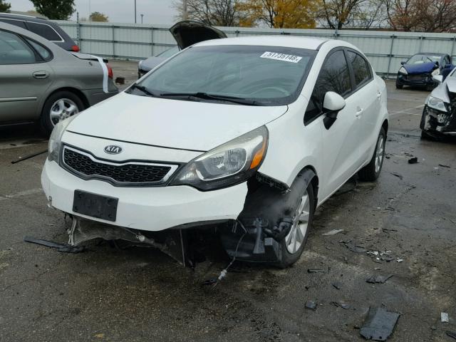 KNADN4A31D6115807 - 2013 KIA RIO EX WHITE photo 2