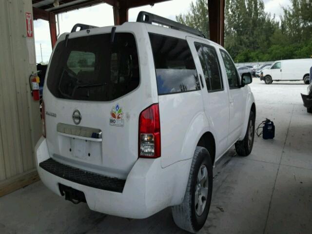 5N1AR18U08C602295 - 2008 NISSAN PATHFINDER WHITE photo 4